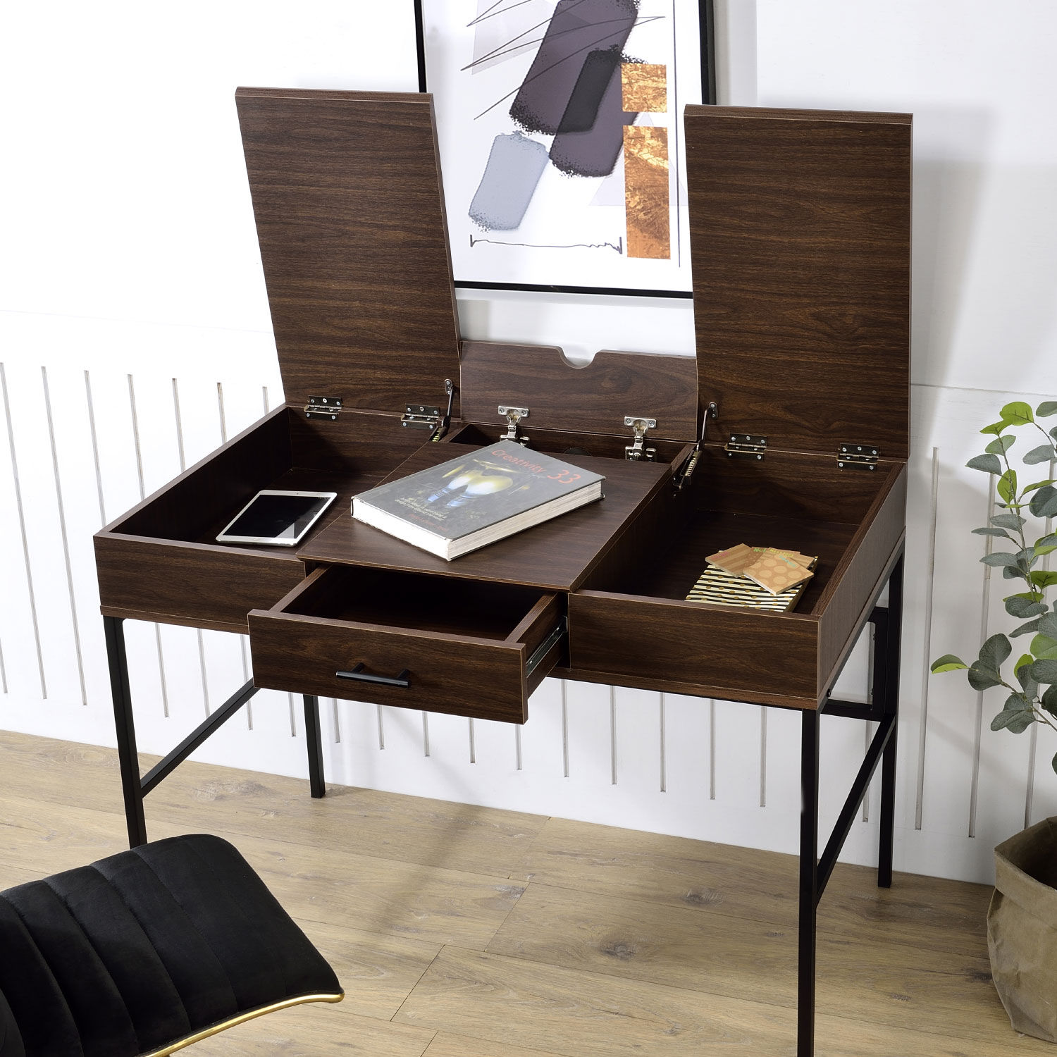 Desk essentials – PlumTree