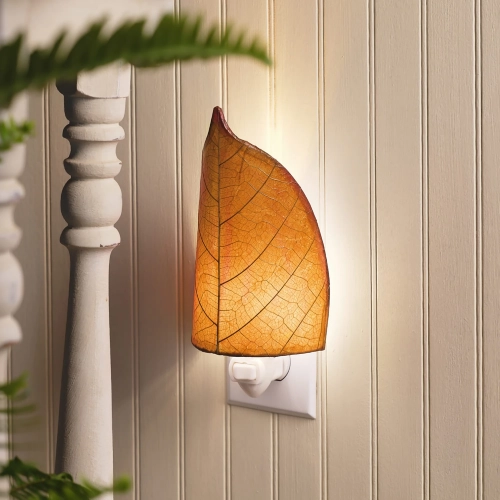 Leaf Nightlight in Single Burgundy Cocoa Leaf