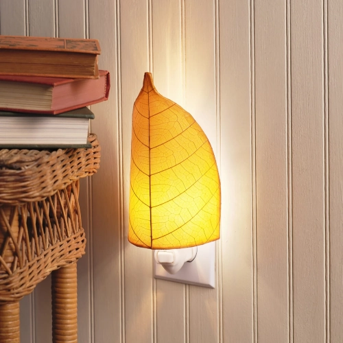 Leaf Nightlight in Single Orange Cocoa Leaf