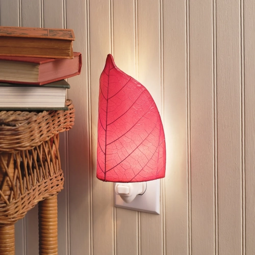 Leaf Nightlight in Single Red Cocoa Leaf