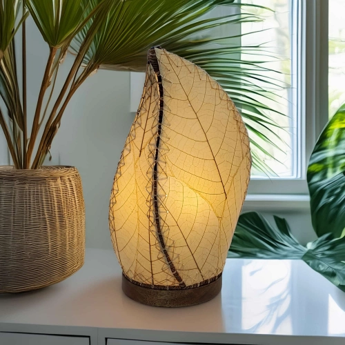 Leaflet Table Lamp in Natural Cocoa Leaf