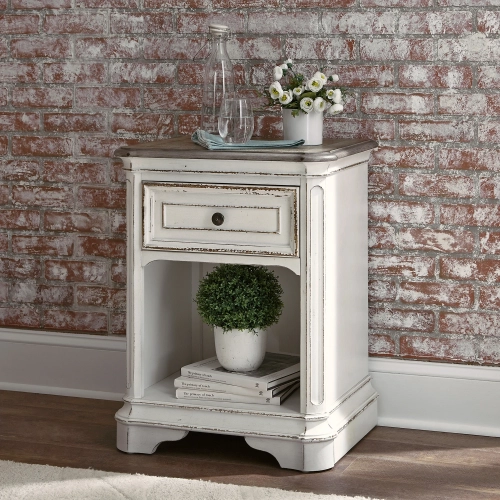 Magnolia Manor 1-Drawer Nightstand in Antique White