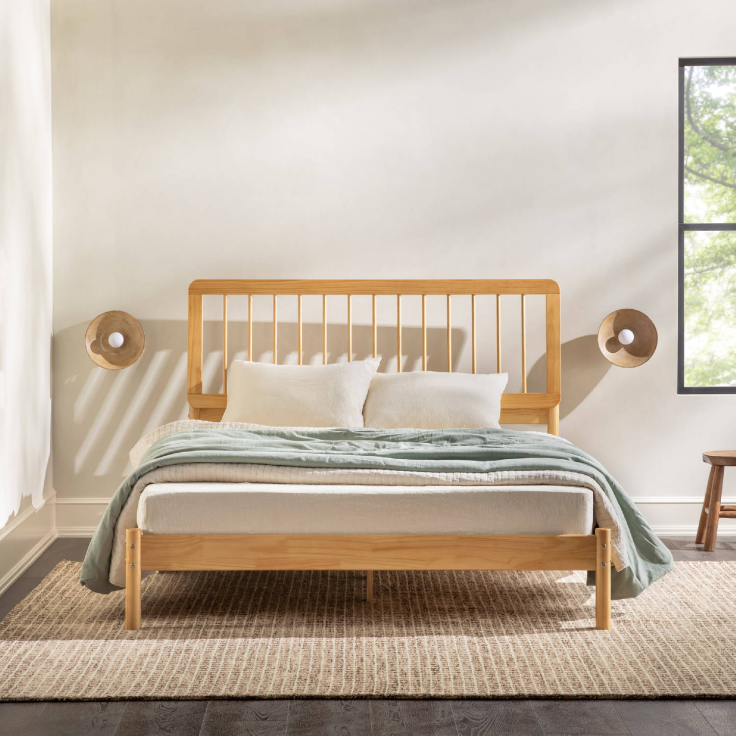 Walker Edison CMAB5CNP Cama Solid Wood Queen Spindle Bed in