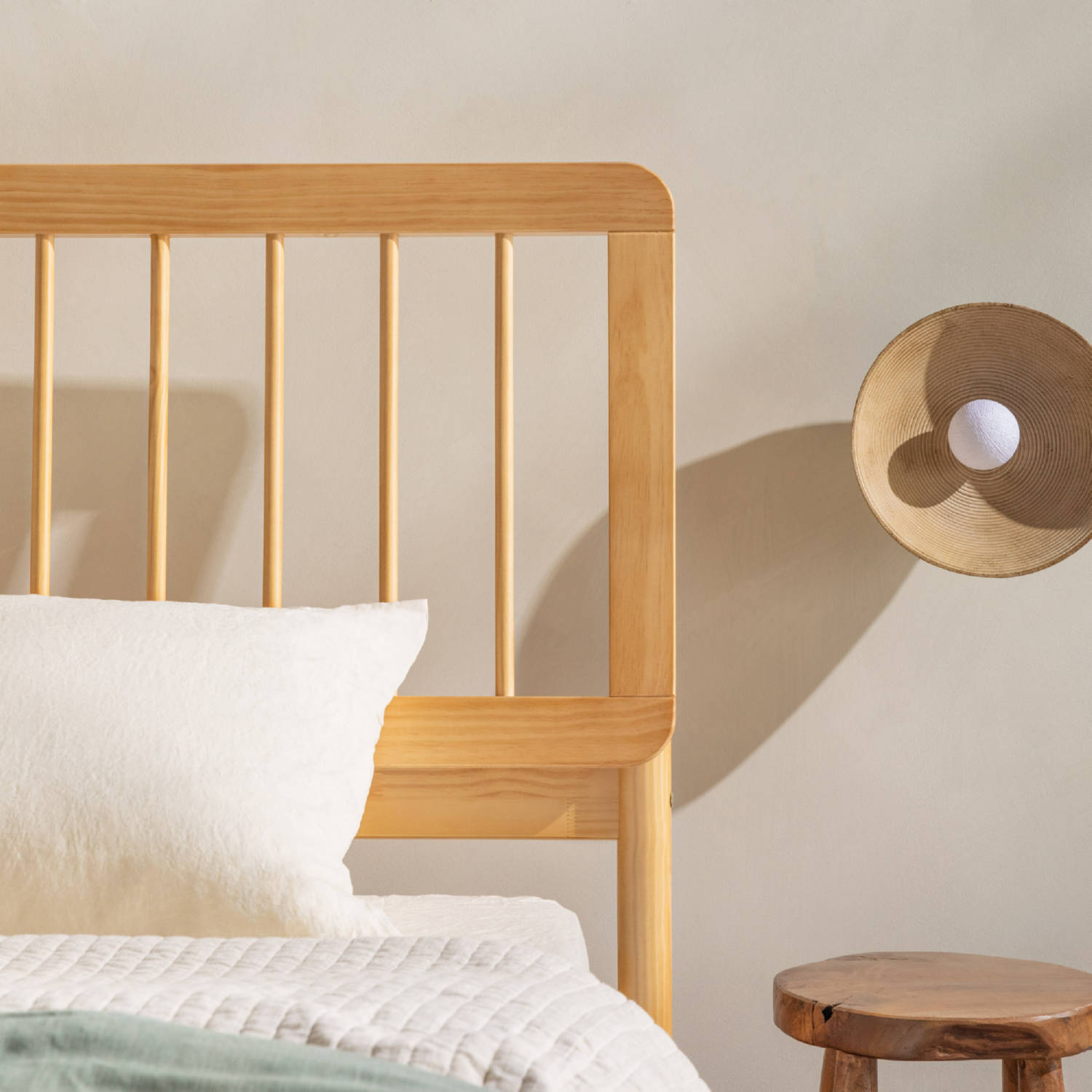 Walker Edison CMAB5CNP Cama Solid Wood Queen Spindle Bed in