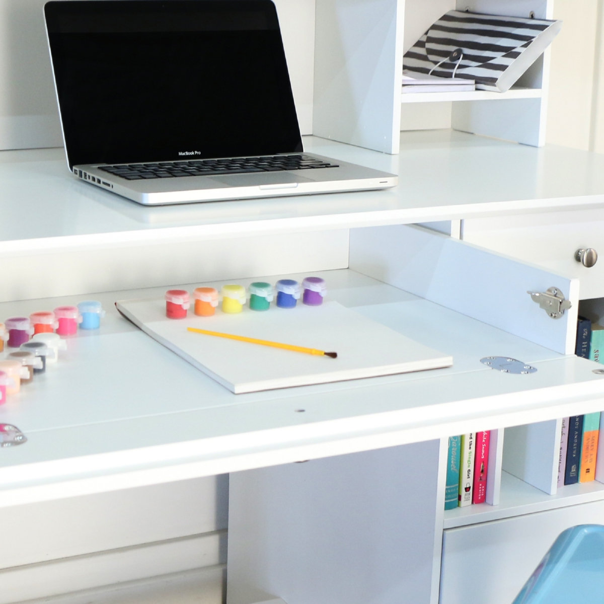 Clara Desk with Hutch - Thumbnail 5