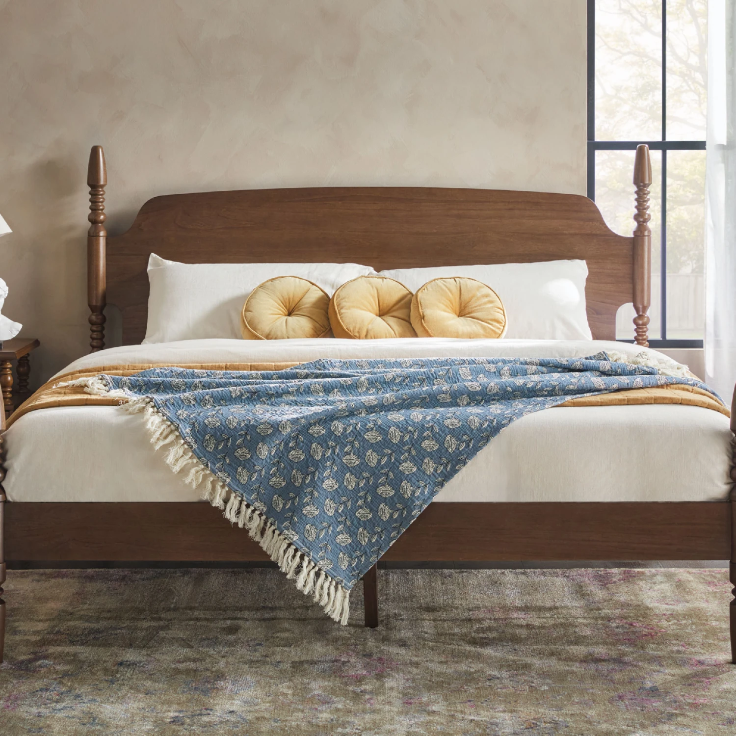 Walker Edison WEVIV03KB2BR1 Vivienne Spindle Post King Bed in Dark